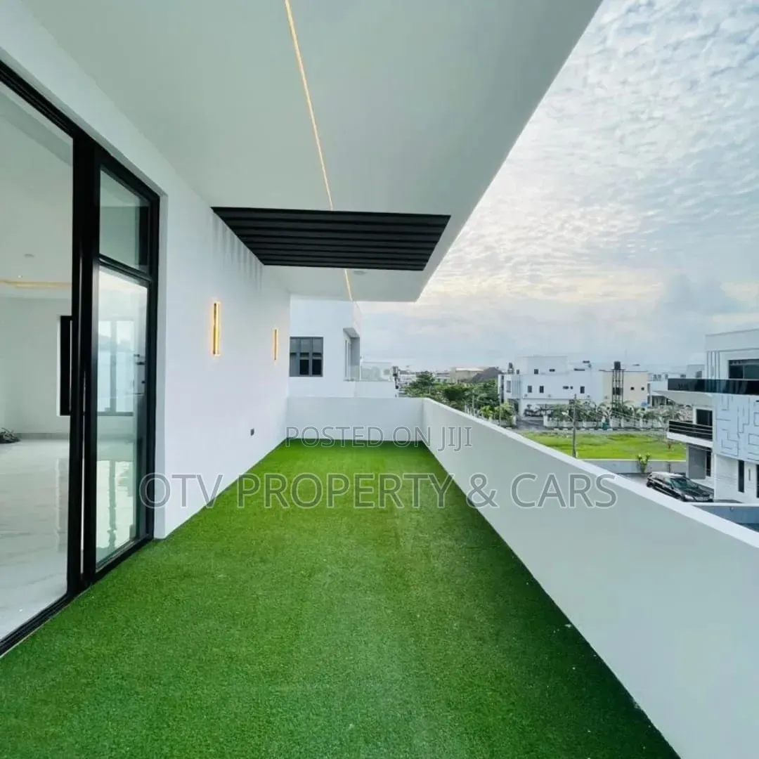 5bdrm Duplex in Ikate for sale