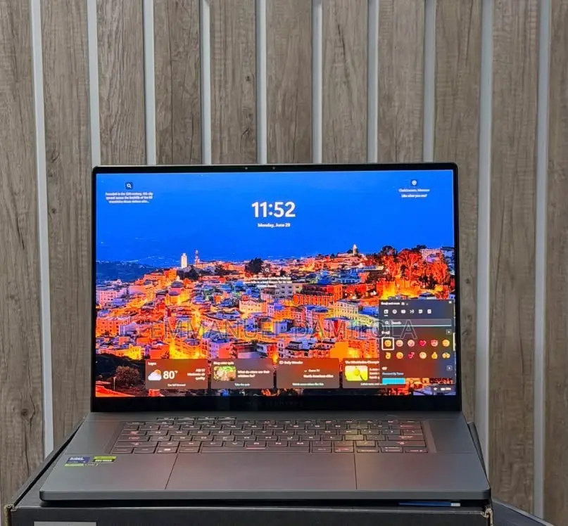 Laptop Asus ROG Zephyrus G16 16GB Intel Core Ultra 9 SSD 1T