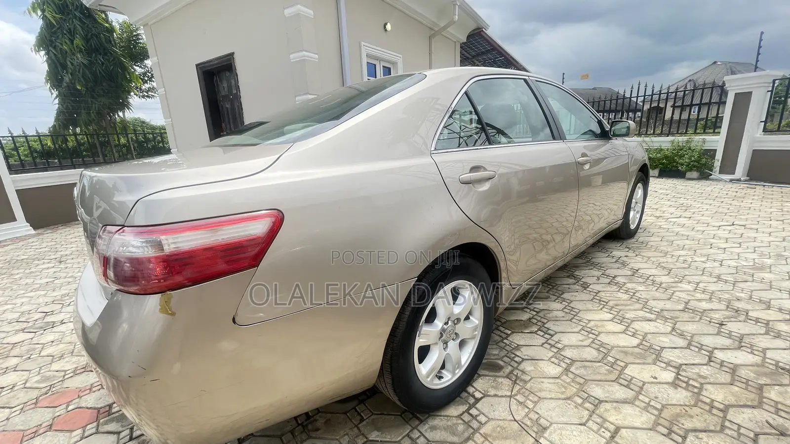 Toyota Camry 2010 Gold
