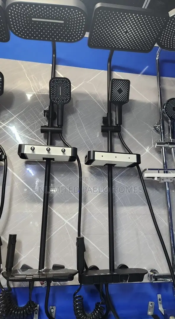 Luxury Four-Gear Black Rain Shower