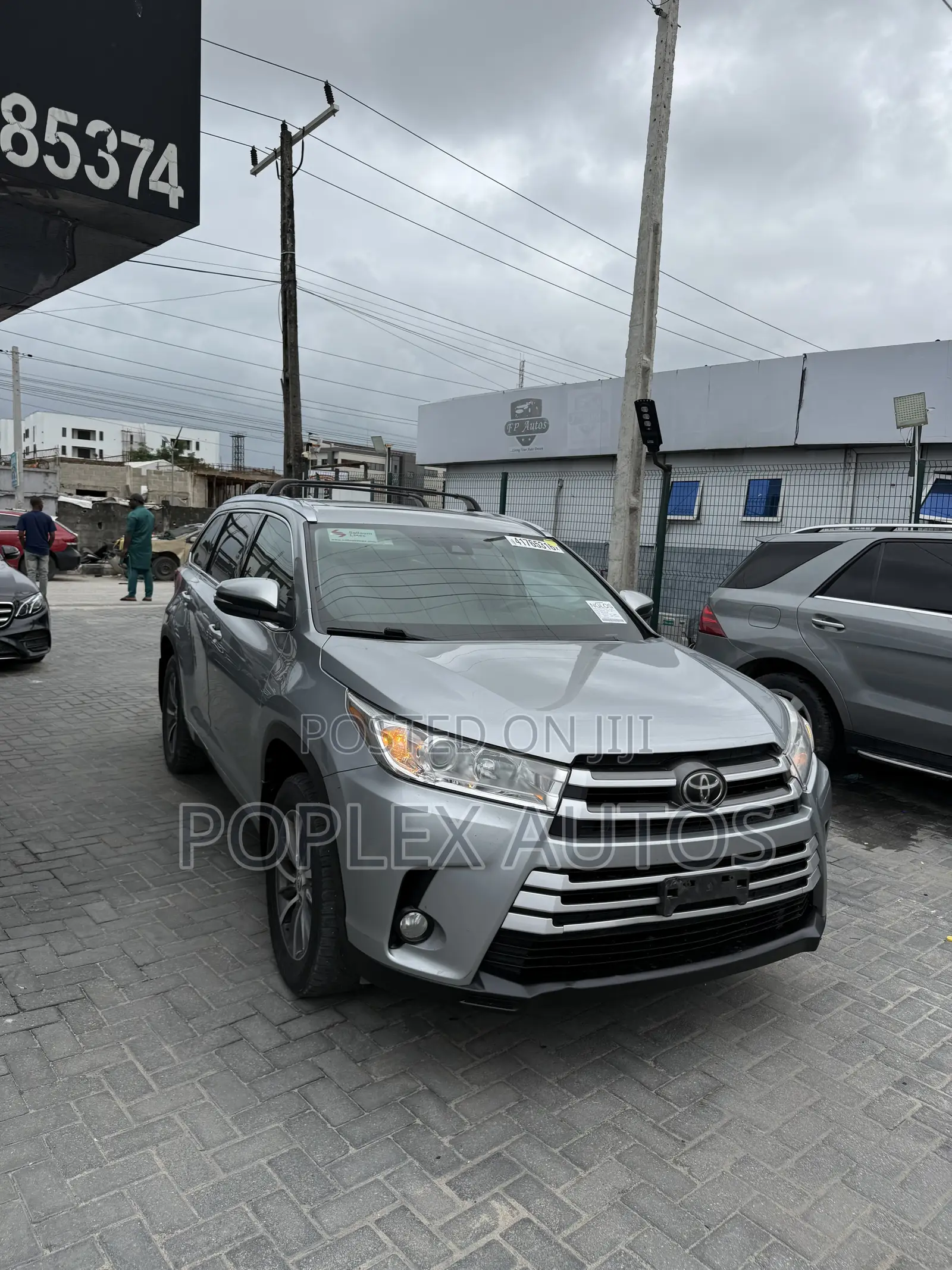 Toyota Highlander XLE 4x4 V6 (3.5L 6cyl 8A) 2017 Silver