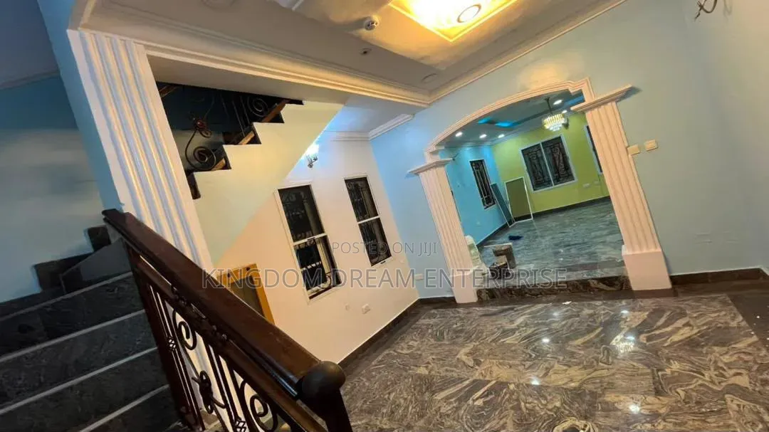 5bdrm Duplex in Osapa London Lekki for rent