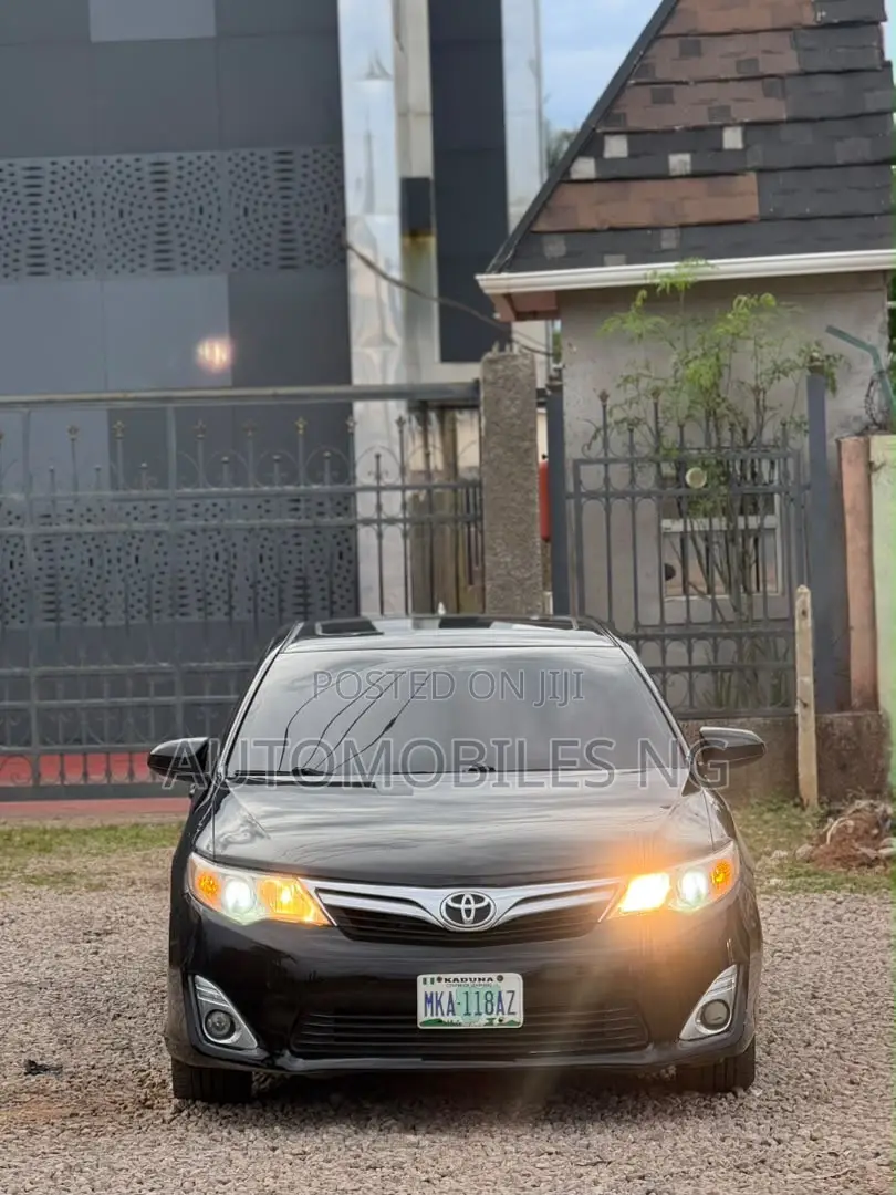 Toyota Camry XLE V6 4dr Sedan (3.5L 6cyl 6A) 2013 Black
