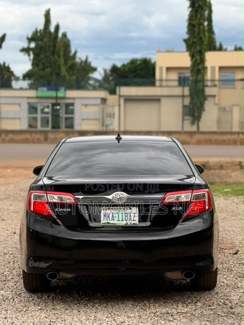 Toyota Camry XLE V6 4dr Sedan (3.5L 6cyl 6A) 2013 Black