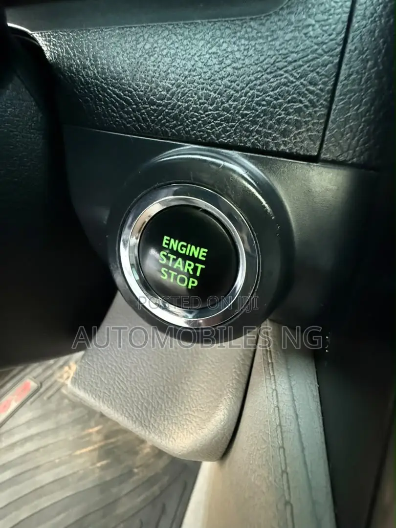 Toyota Camry XLE V6 4dr Sedan (3.5L 6cyl 6A) 2013 Black