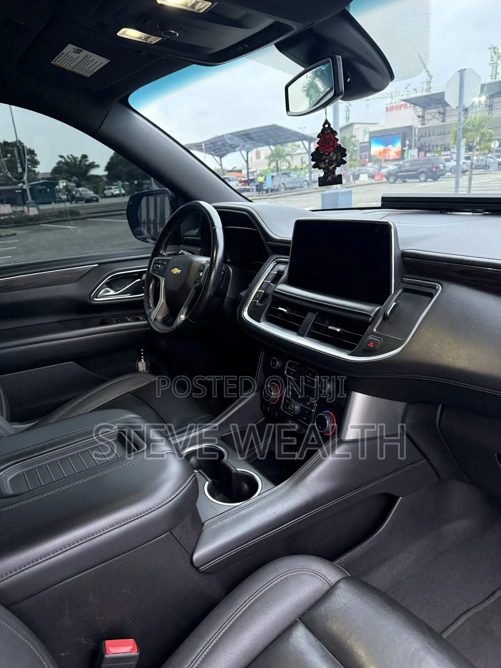 Chevrolet Suburban 2022 Black