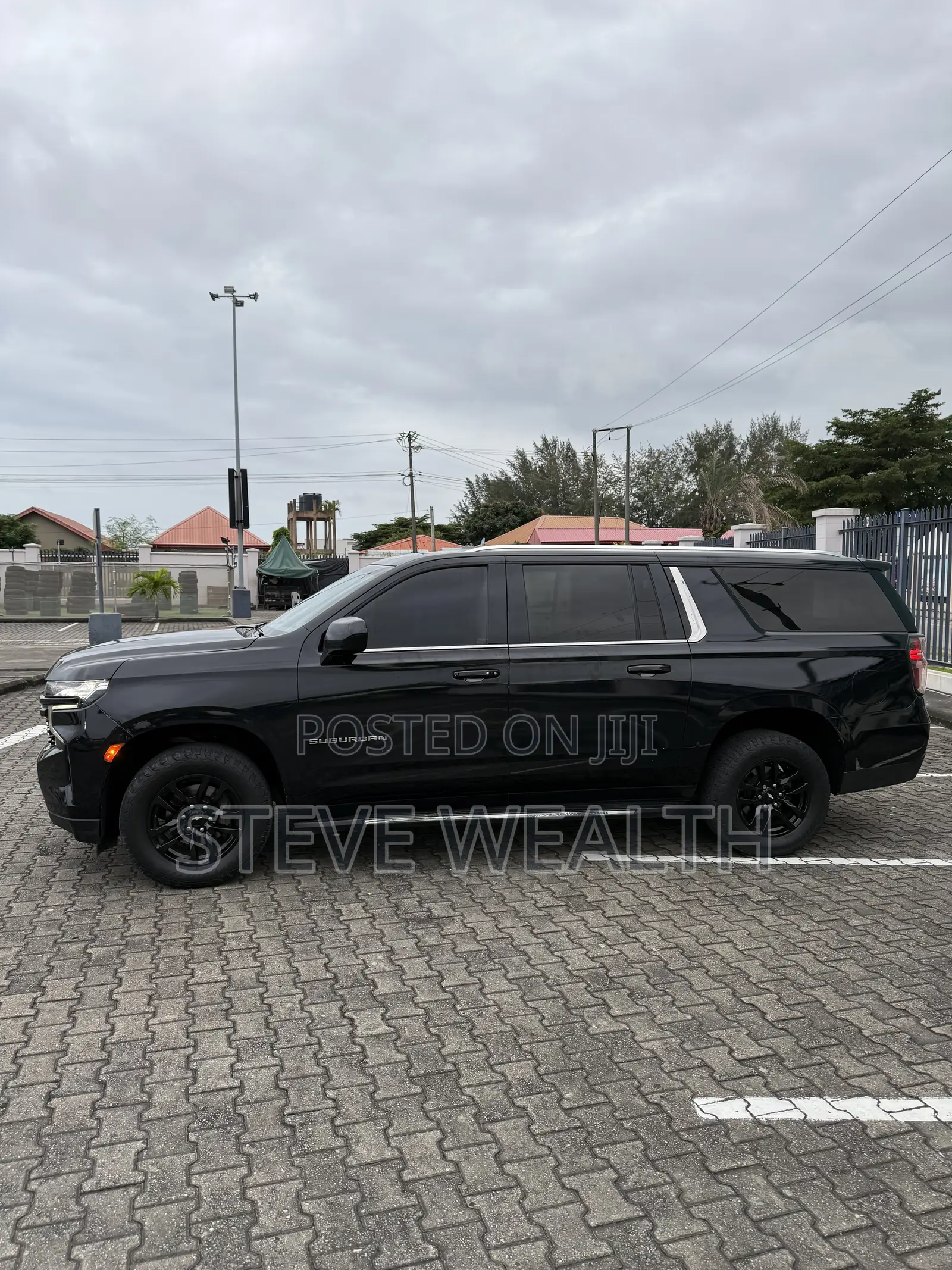 Chevrolet Suburban 2022 Black