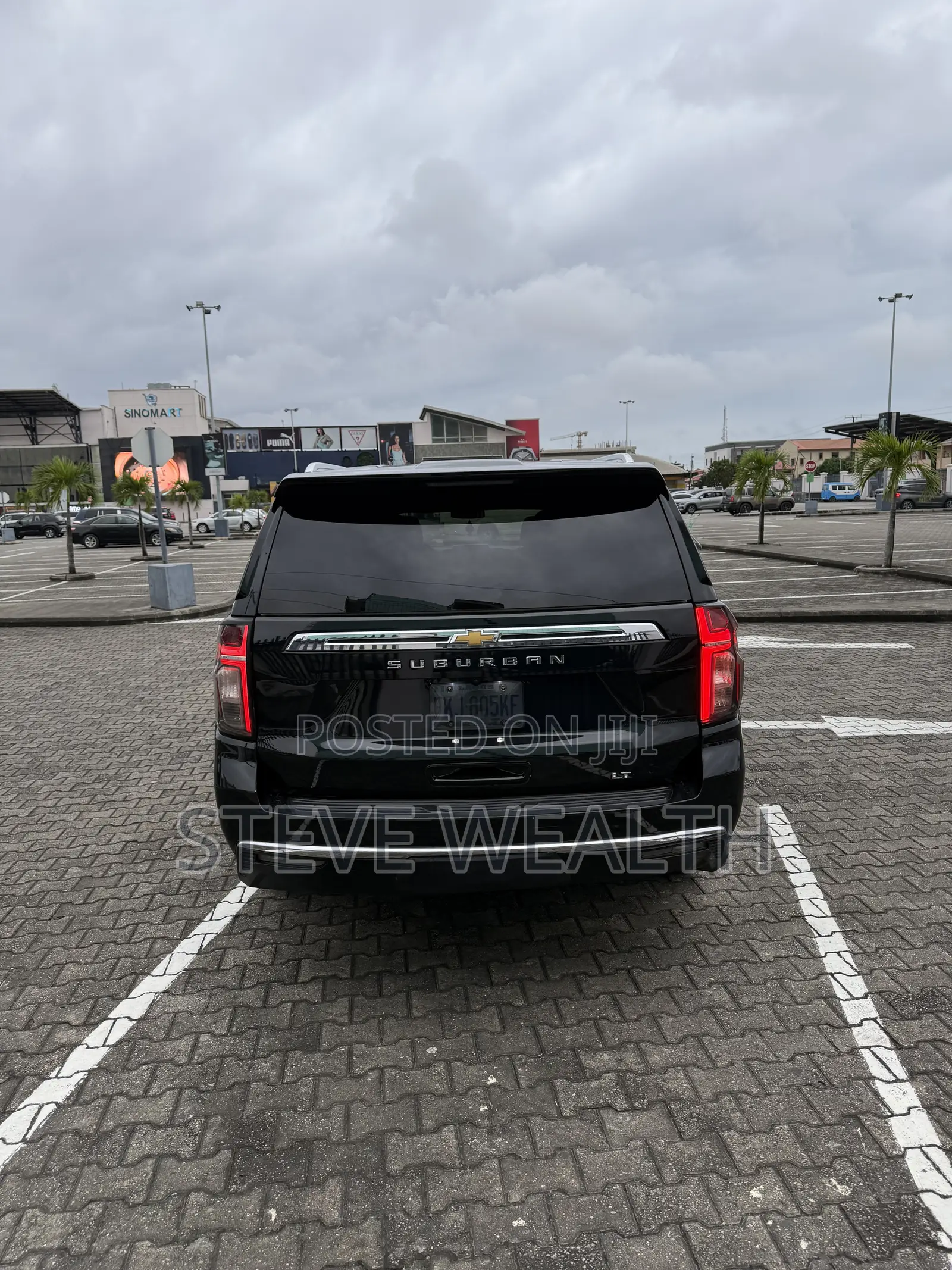 Chevrolet Suburban 2022 Black