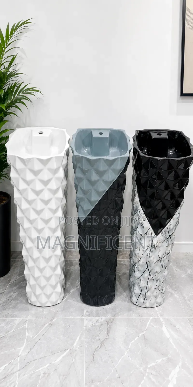Elegant Geometric Tall Decorative Vase – Modern Luxury Design