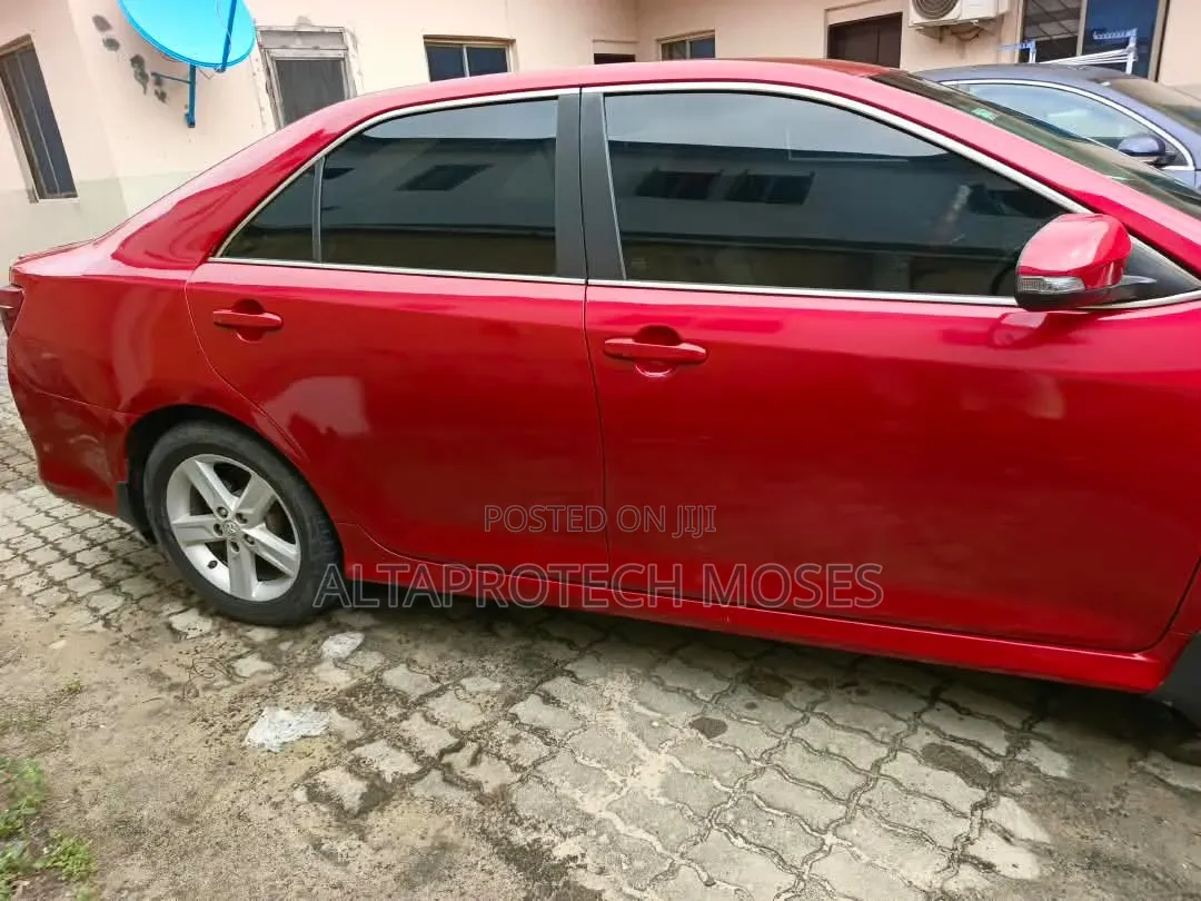 Toyota Camry SE 4dr Sedan (2.5L 4cyl 6A) 2013 Red