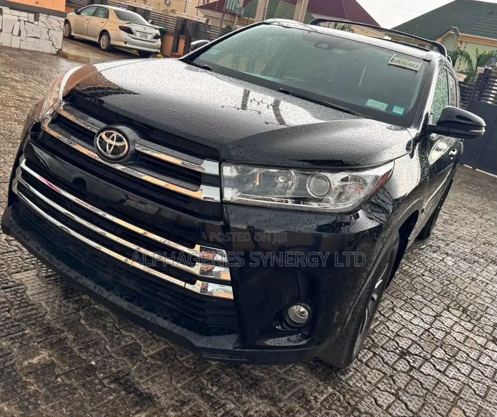 Toyota Highlander XLE 4x4 V6 (3.5L 6cyl 8A) 2018 Black