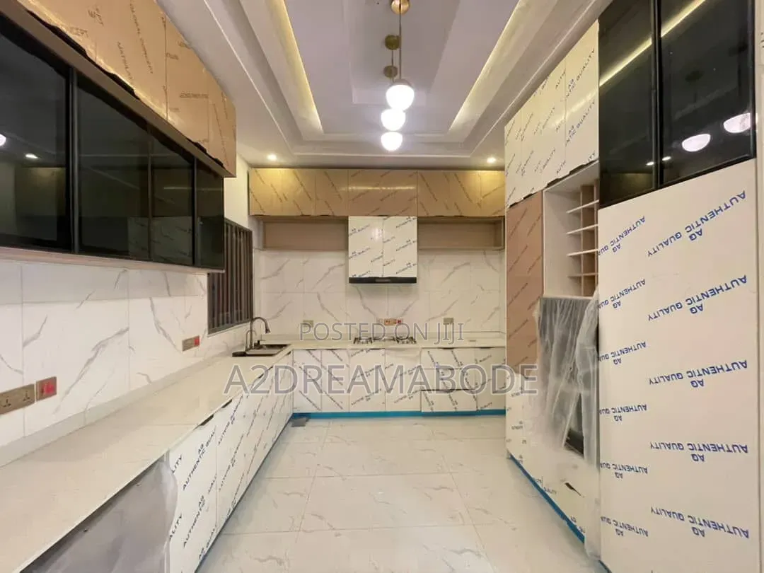 3bdrm Apartment in Ikeja Gra for rent