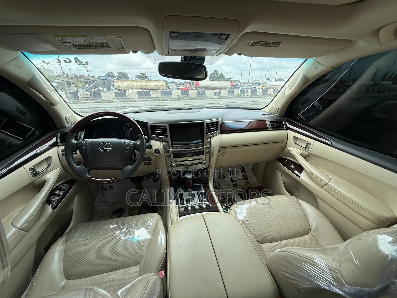 Lexus LX 2017 Gold