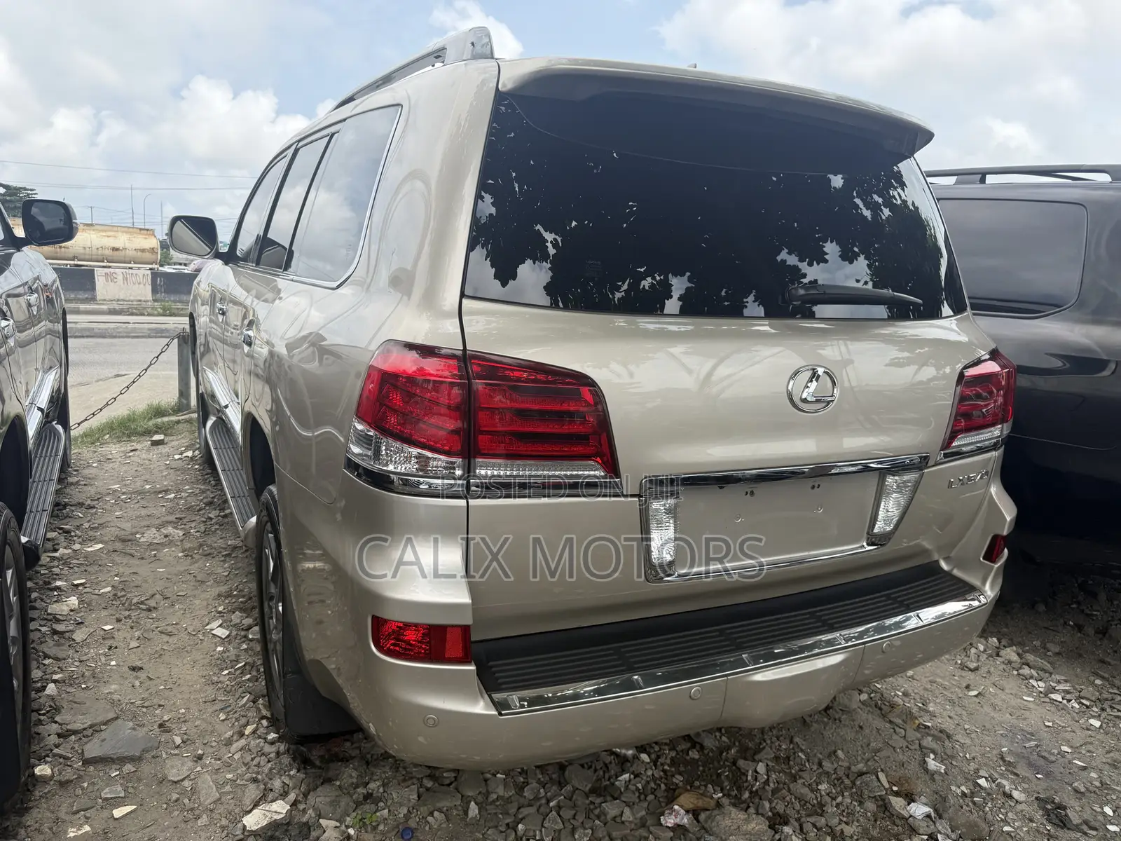 Lexus LX 2017 Gold