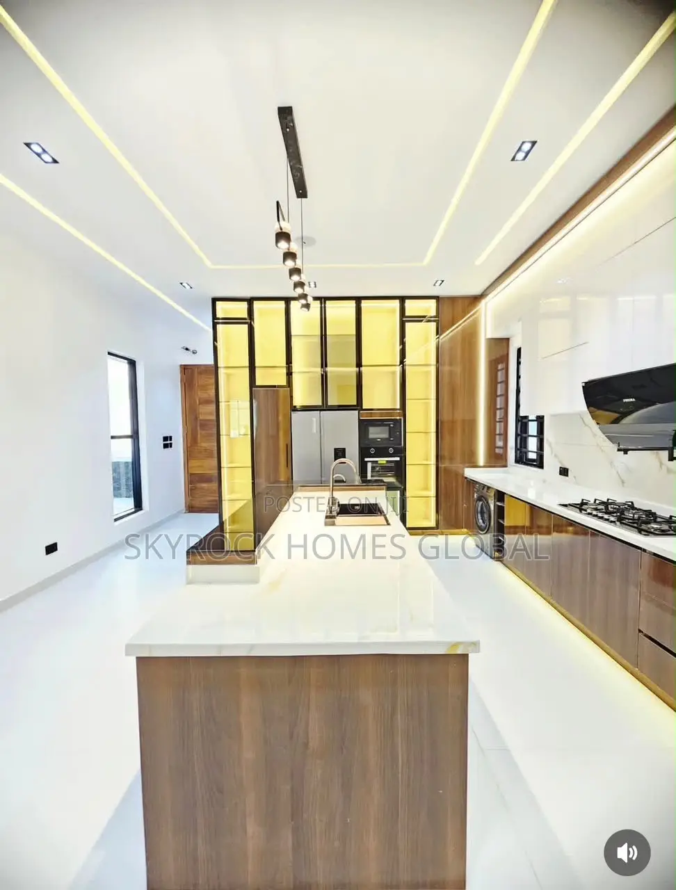 5bdrm Duplex in Ikota for sale