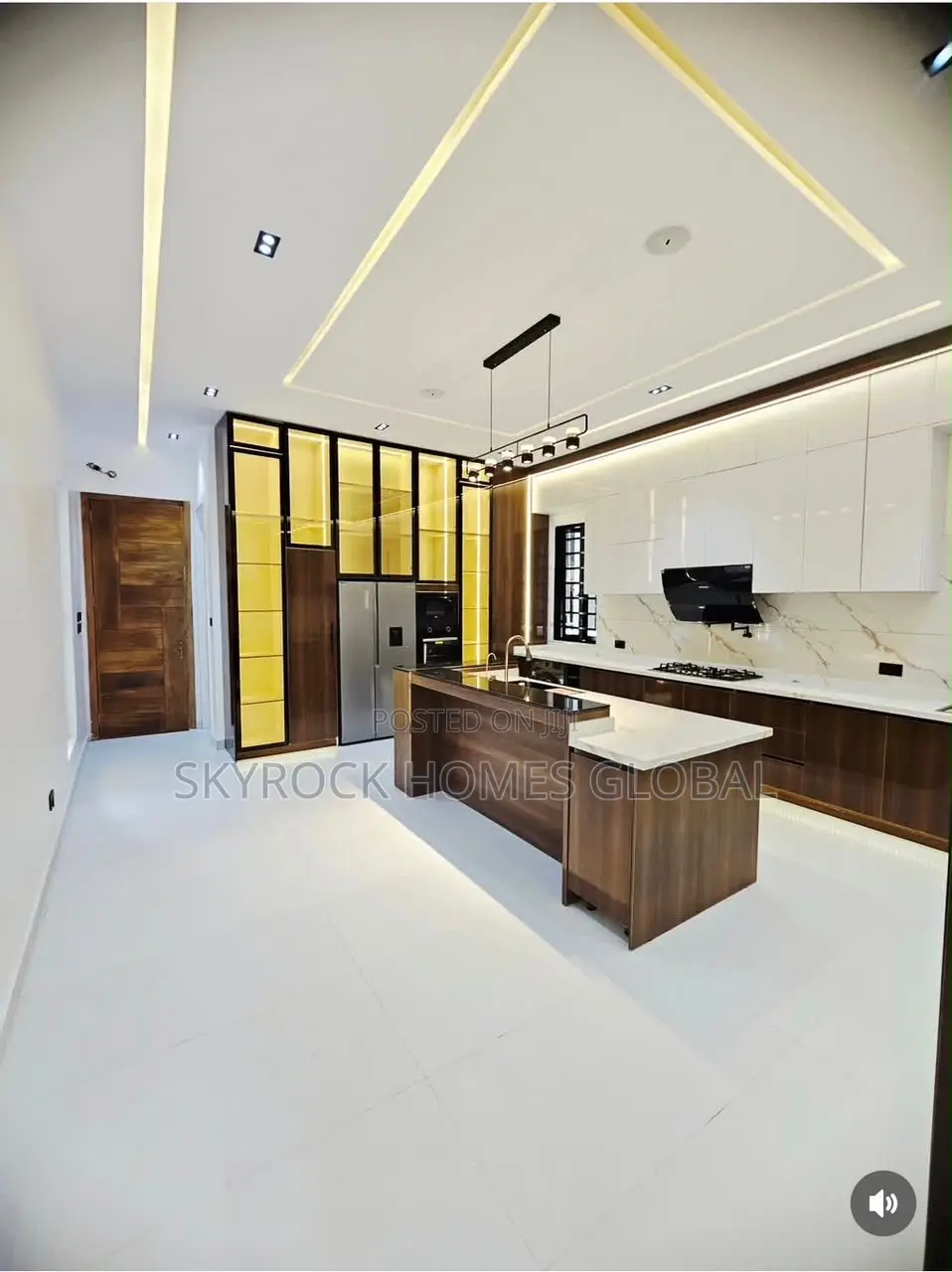 5bdrm Duplex in Ikota for sale