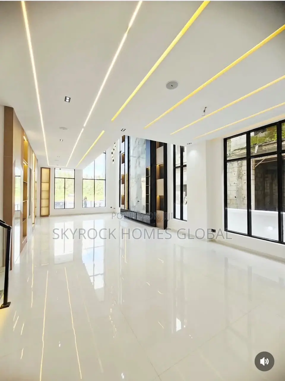 5bdrm Duplex in Ikota for sale