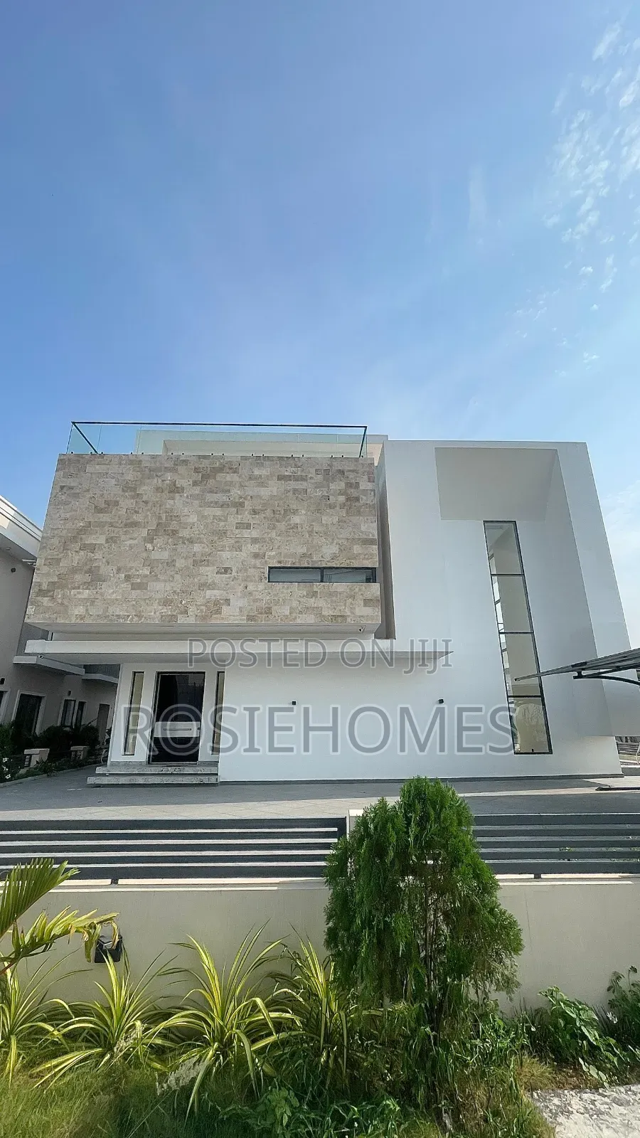 5bdrm Duplex in Chevron for sale