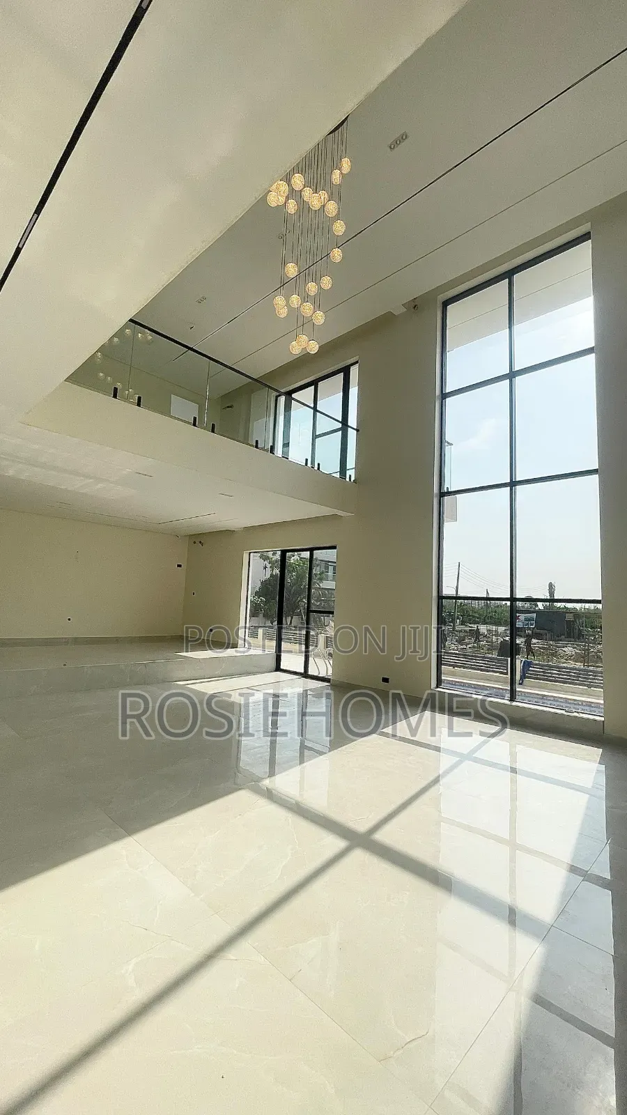 5bdrm Duplex in Chevron for sale
