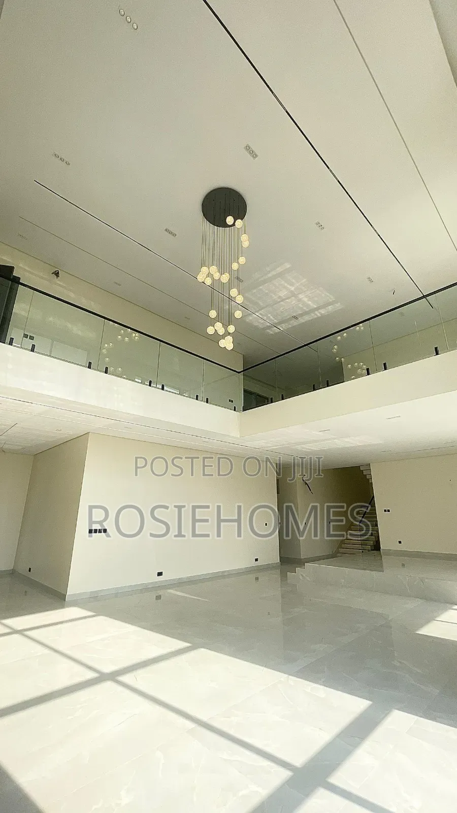 5bdrm Duplex in Chevron for sale