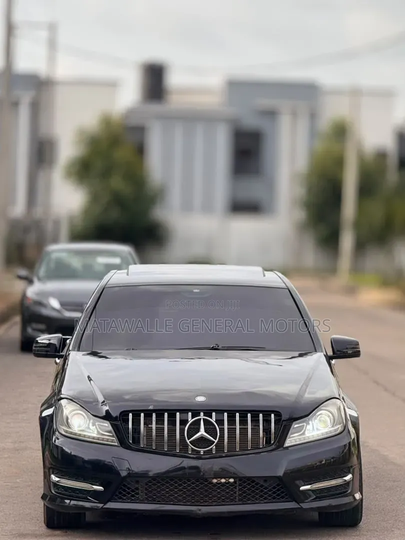 Mercedes-Benz C300 2013 Black