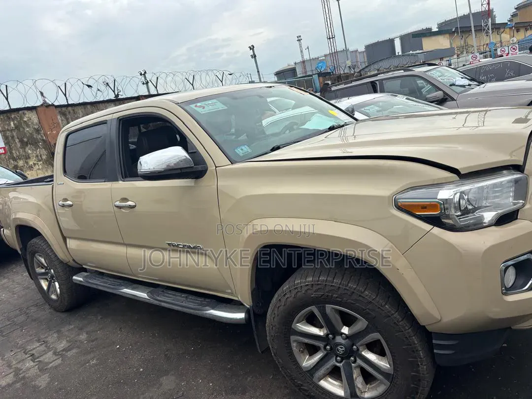 Toyota Tacoma 4dr Double Cab 2016 Brown