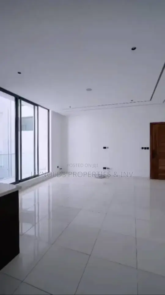 2bdrm Apartment in Lekki Phase 1 for sale