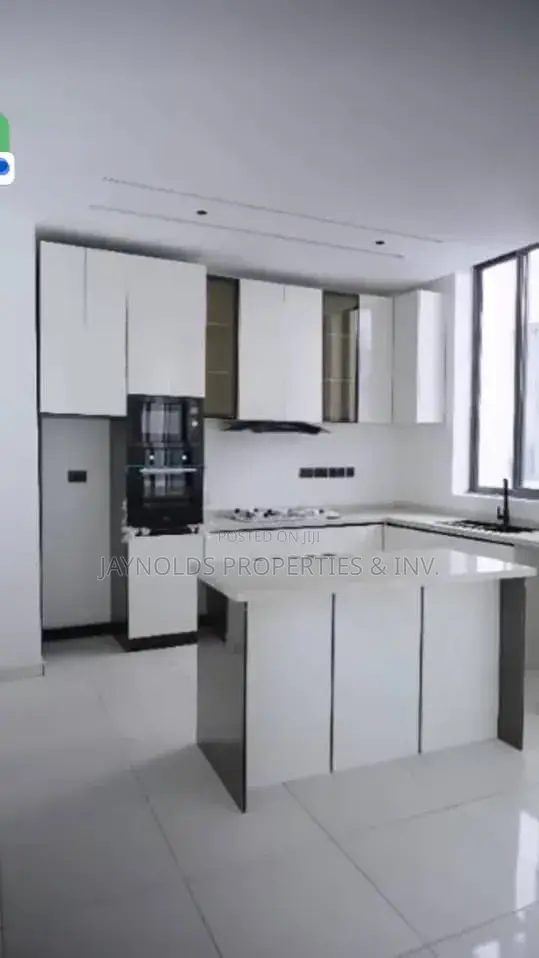 2bdrm Apartment in Lekki Phase 1 for sale