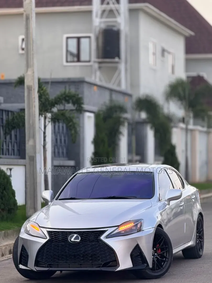 Lexus IS 2017 Silver