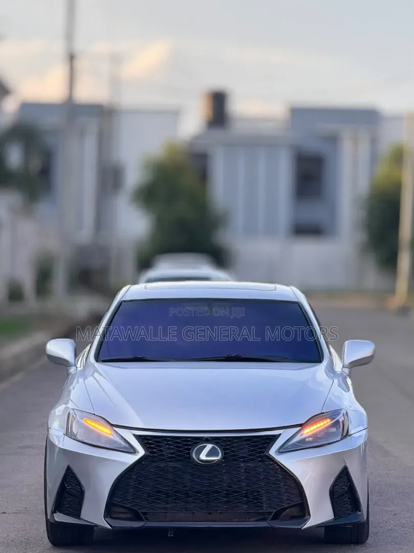 Lexus IS 2017 Silver
