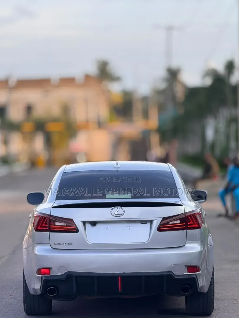Lexus IS 2017 Silver