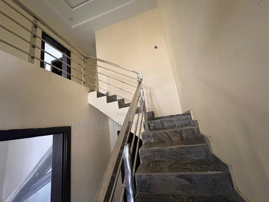 4bdrm Duplex in Idu for sale