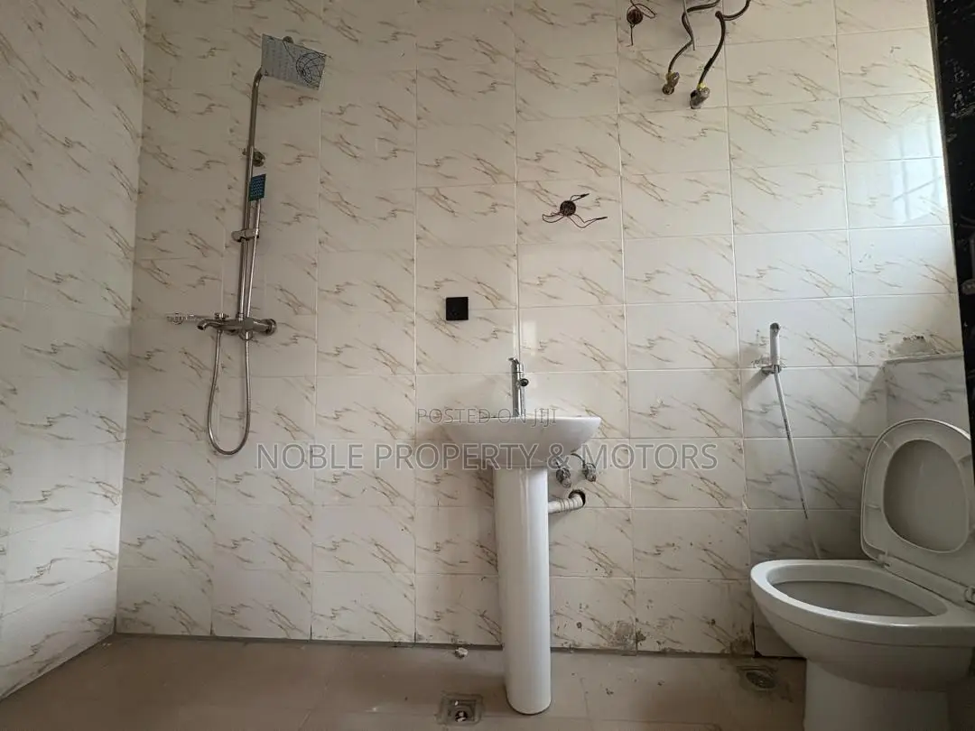3bdrm Block of Flats in Idu for rent