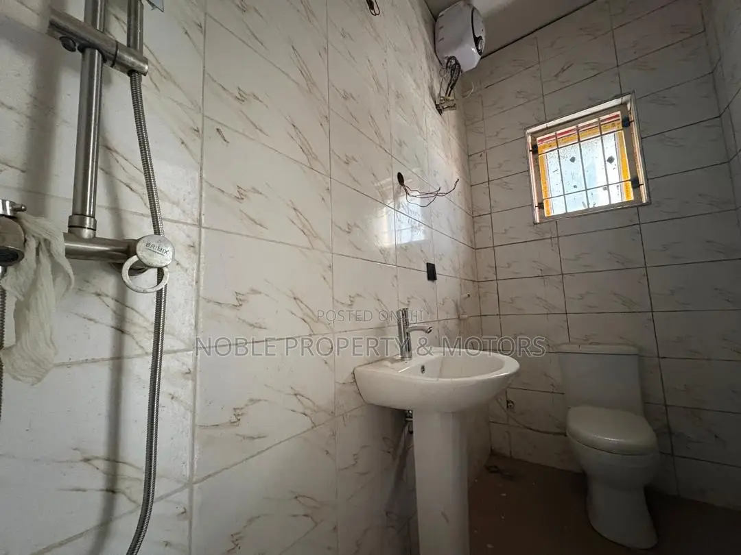 3bdrm Block of Flats in Idu for rent