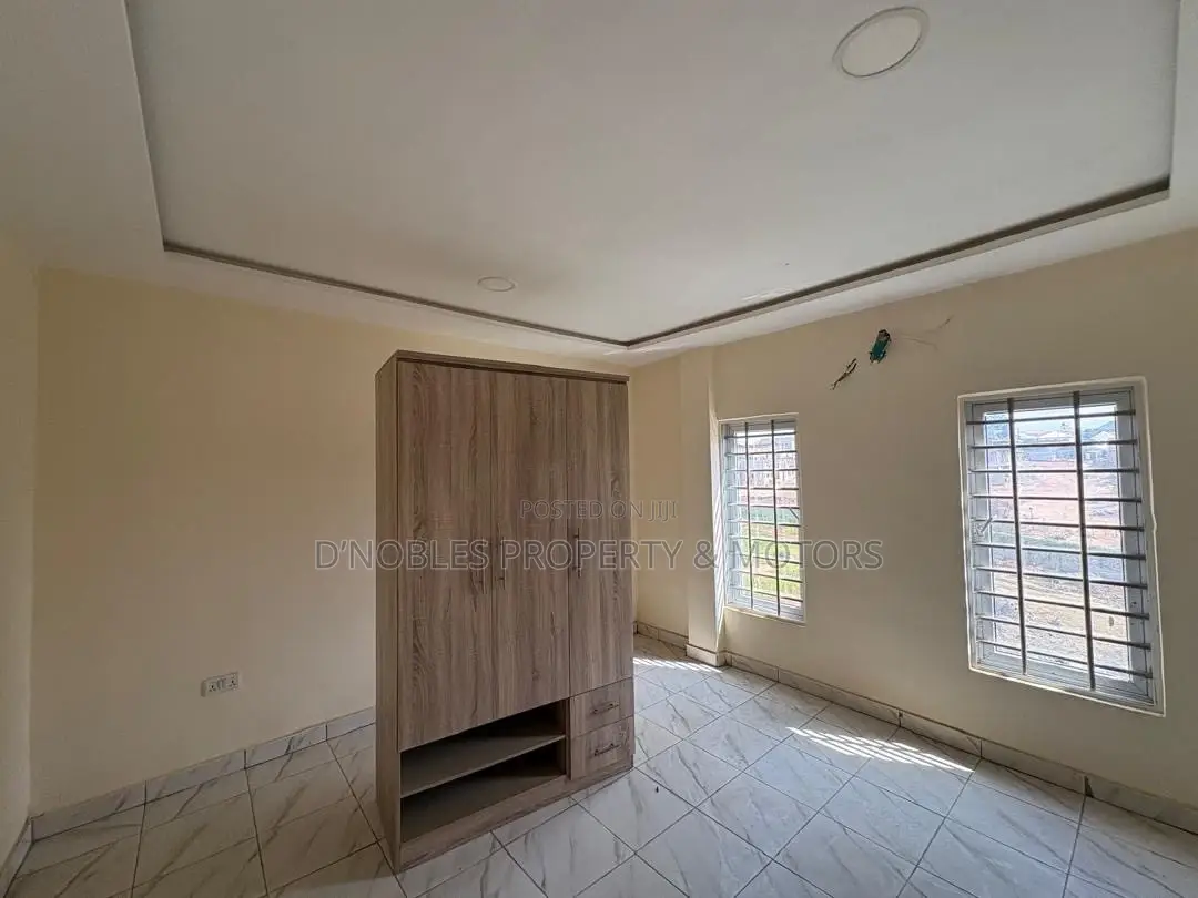 3bdrm Block of Flats in Idu for rent