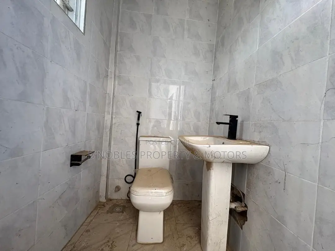 3bdrm Block of Flats in Idu for rent