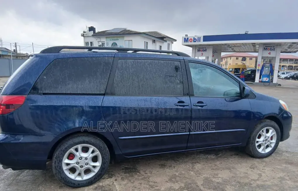 Toyota Sienna 2006 Blue