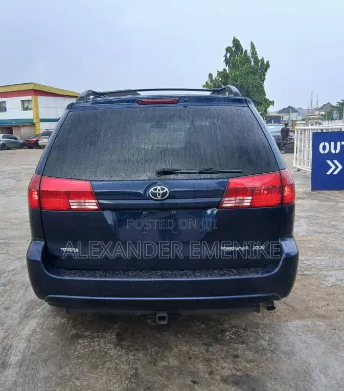 Toyota Sienna 2006 Blue