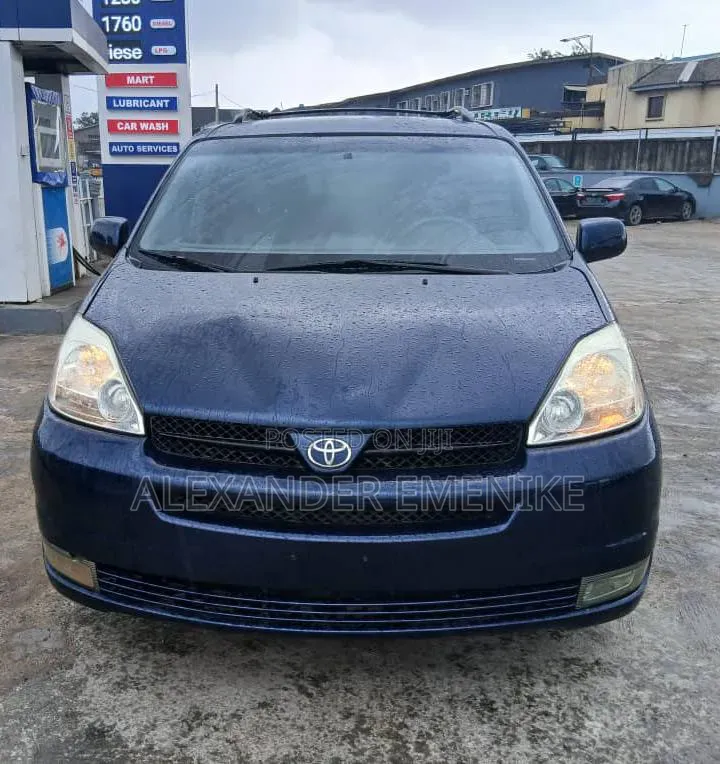 Toyota Sienna 2006 Blue
