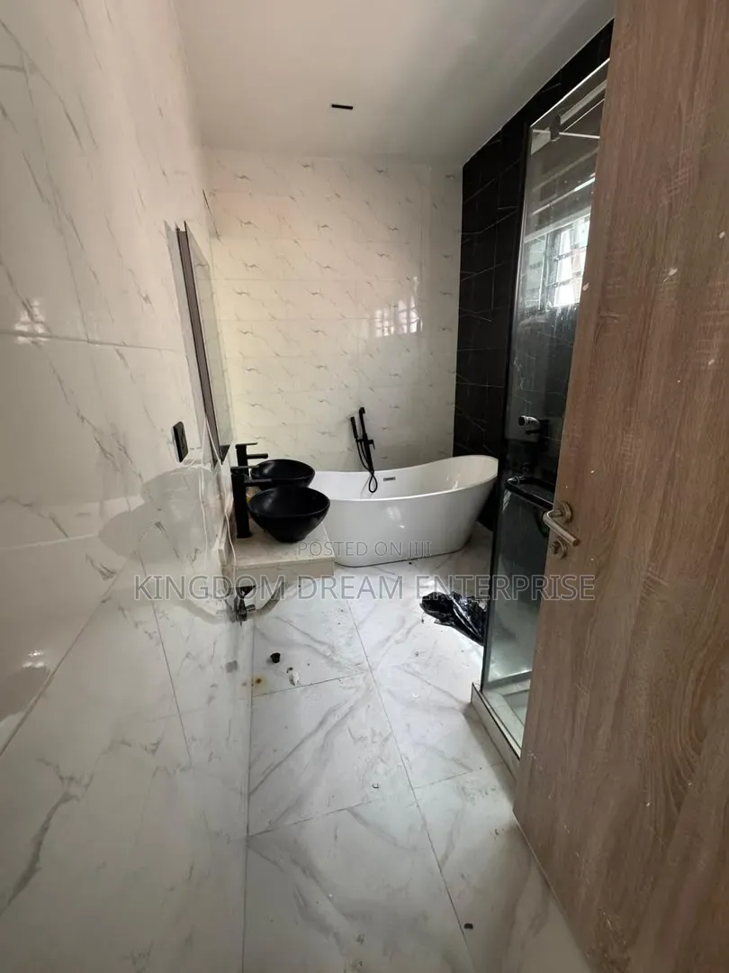 4bdrm Duplex in Orchid Road Lekki for rent