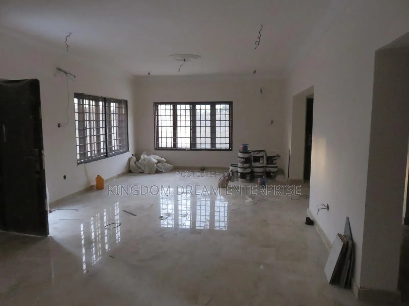 4bdrm Duplex in Off Admiralty Way for sale