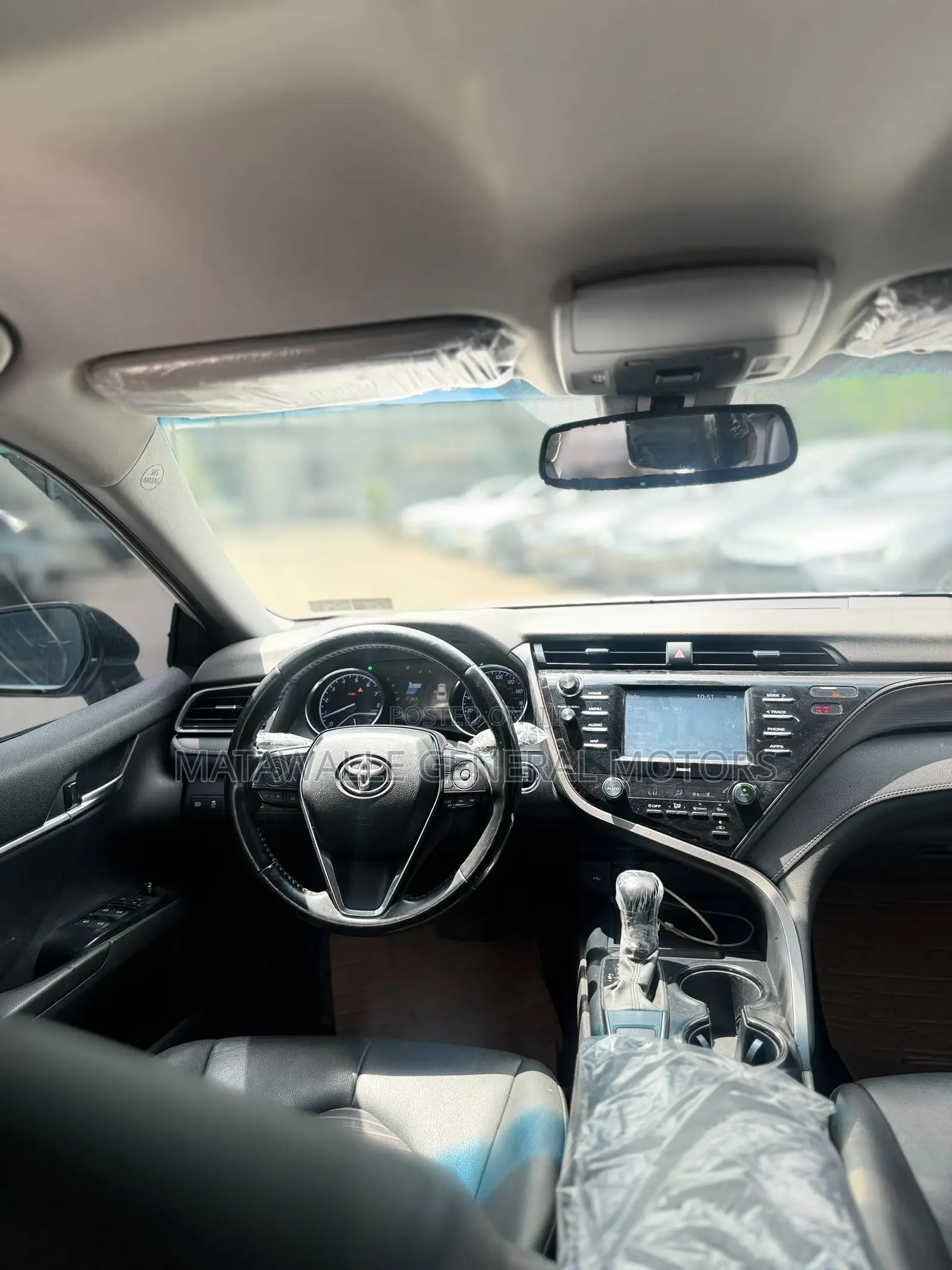 Toyota Camry SE FWD (2.5L 4cyl 8AM) 2018 White