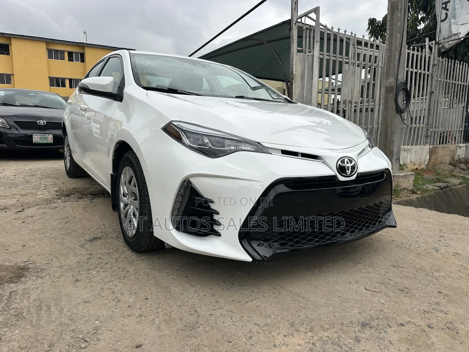 Toyota Corolla SE Special Edition 4dr Sedan (1.8L 4cyl CVT) 2017 White