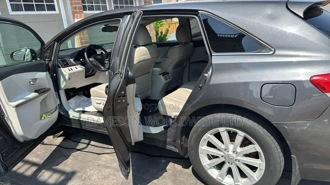 Toyota Venza AWD 2012 Gray
