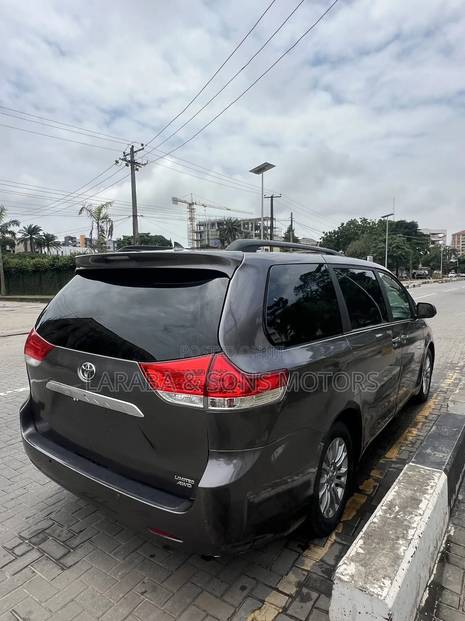 Toyota Sienna Limited 7-Passenger 4dr Minivan AWD (3.5L 6cyl 6A) 2015