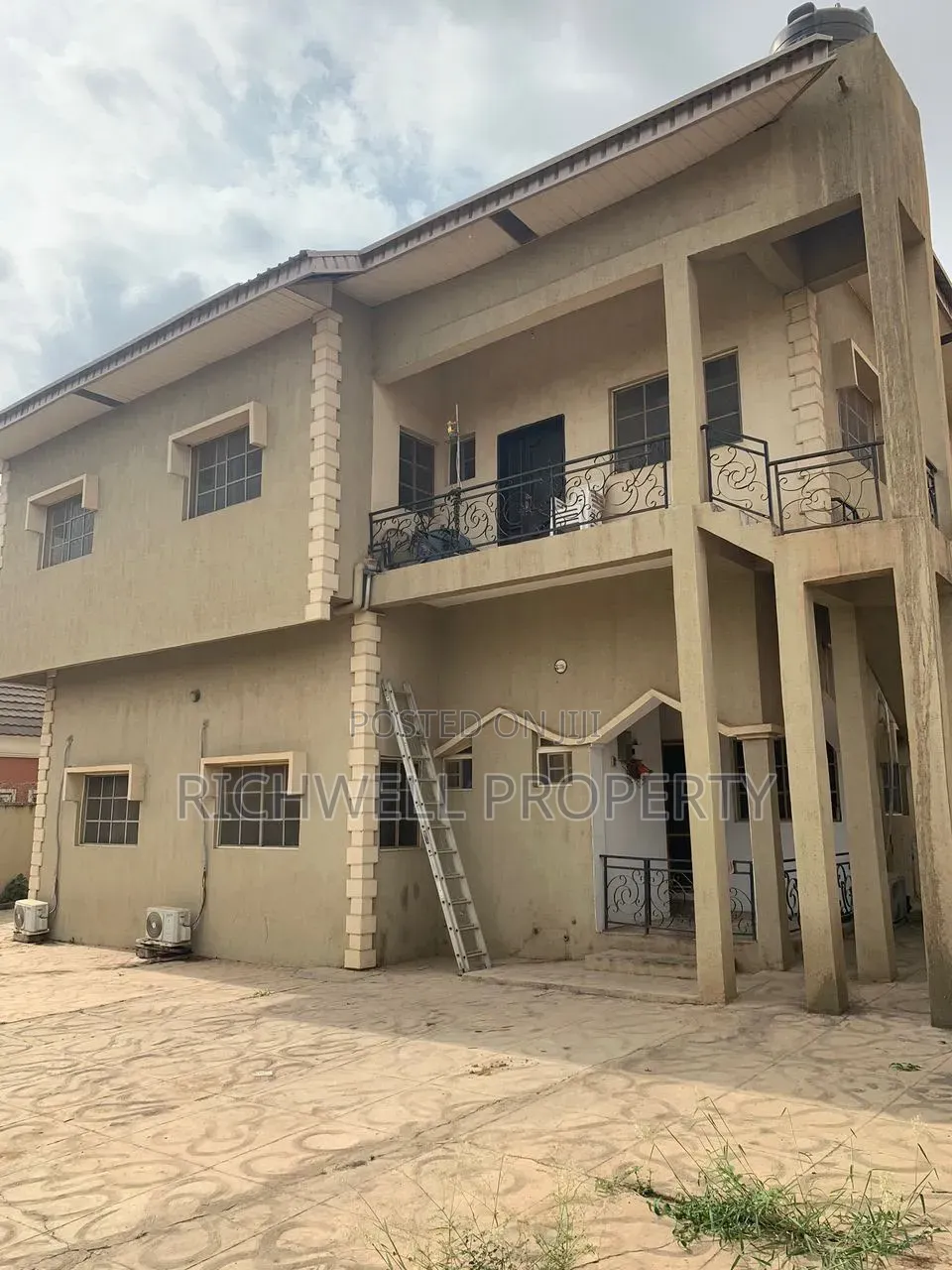 5bdrm Duplex in Oluyole Estate for sale