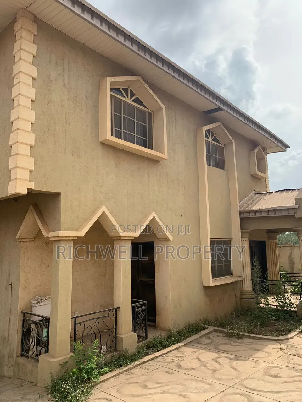 5bdrm Duplex in Oluyole Estate for sale