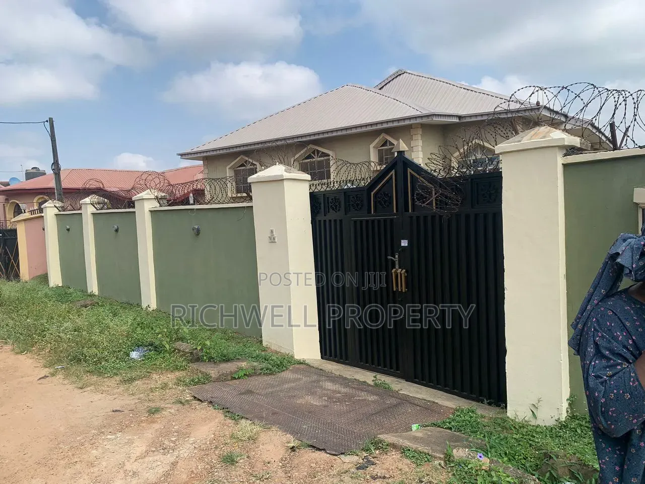 5bdrm Duplex in Oluyole Estate for sale
