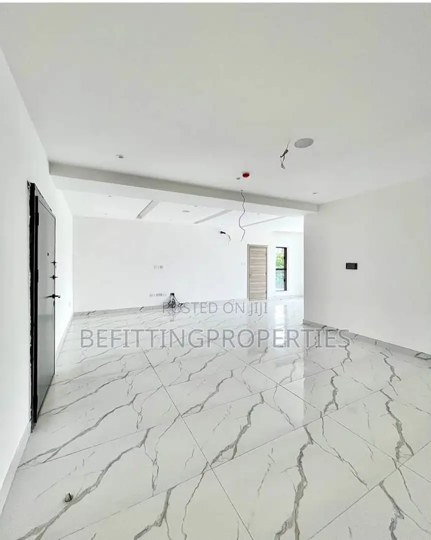 3bdrm Apartment in Lekki for sale