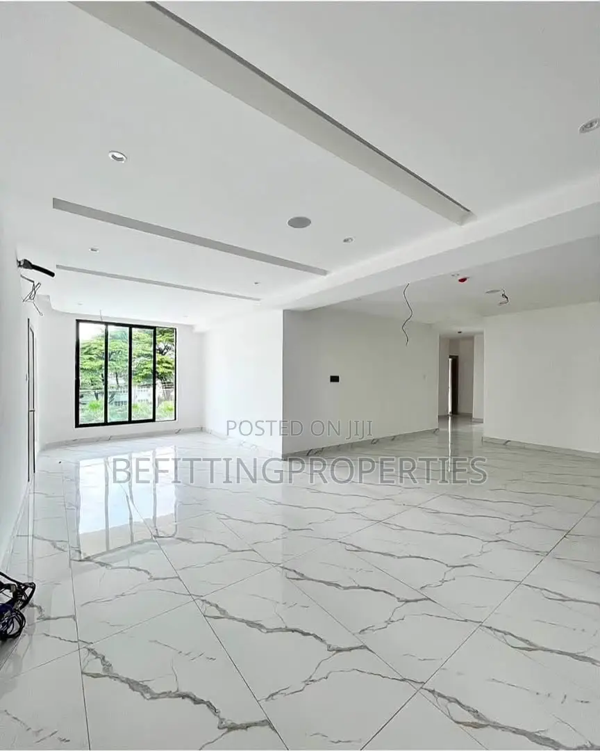 3bdrm Apartment in Lekki for sale